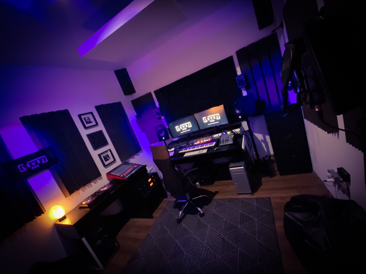 LevelOneRecs's tweet image. Where all the magic happens 🎧 🎹