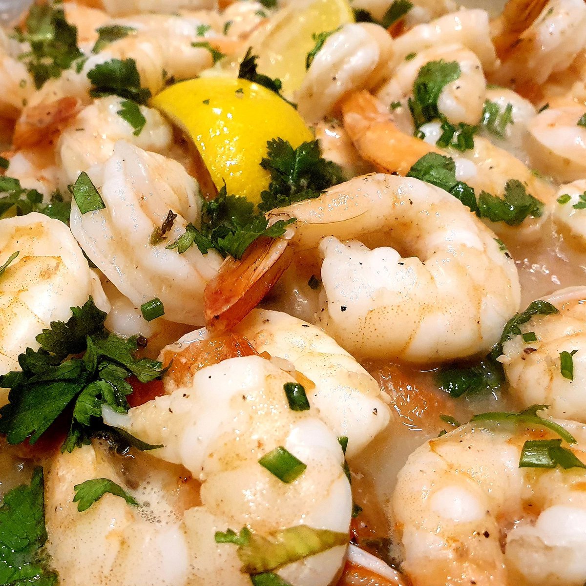 cheque_on78's tweet photo. Lemon, coriander and black pepper King prawns. #BBQ #dirtysmokers https://t.co/DAj5BRa8nP