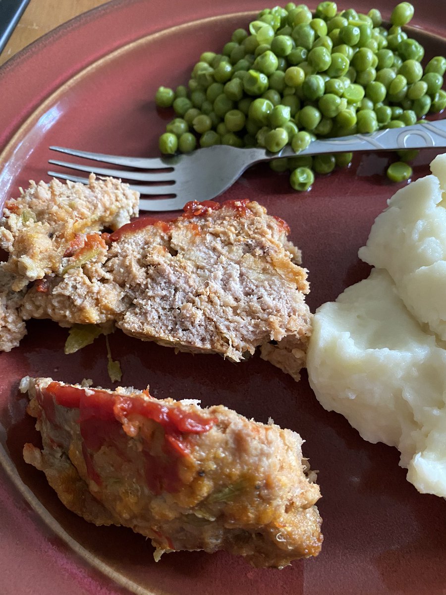 tech_stout87's tweet photo. I’ve had this #FCPSFirstDay20 meal every year for my last 8 years or so of teaching #friendsmomsarethebest #FHESfamily https://t.co/3wQFrUD1fF