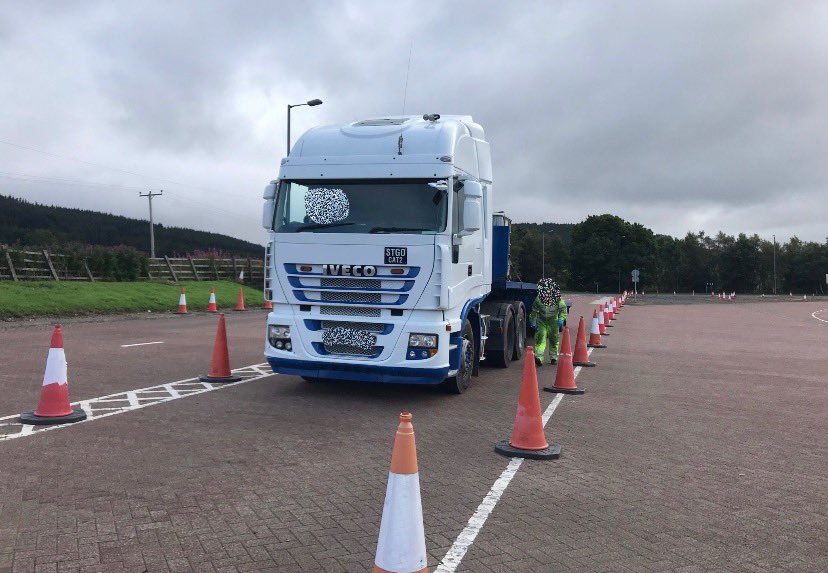 DVSAEnforcement's tweet photo. This #HGV was stopped by our team at #Beattock 🚔
Another set of loose wheel nuts discovered 😳
Also no #Tachograph driver card in use, no #OperatorsLicence and no brake lights🚨
Do you need a goods vehicle operators licence? Here’s the link below ⬇️
https://t.co/69ygFfkRuf https://t.co/LGtTX1b5HF