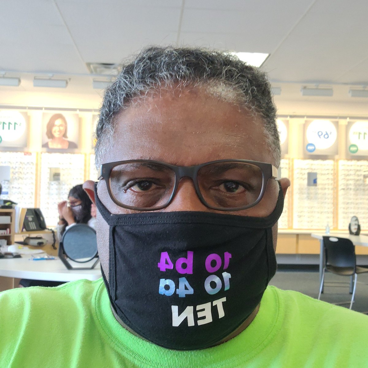 simmiecolson's tweet photo. Yes @Americas_Best I #luvmyframes https://t.co/15Y3cReKfv