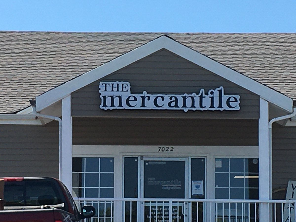 VictorySignCo's tweet photo. The Mercantile is a new location in Gladstone, MO! This creative space offers unique and vintage products from local artists to help you support small business in KC. We were able to help identify their new business with this new cabinet sign!

https://t.co/S0lnK4PCCX https://t.co/plib4KaGKh