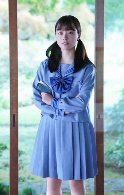 橋本環奈、初の中学生役に「大丈夫かな」セーラー服姿を披露