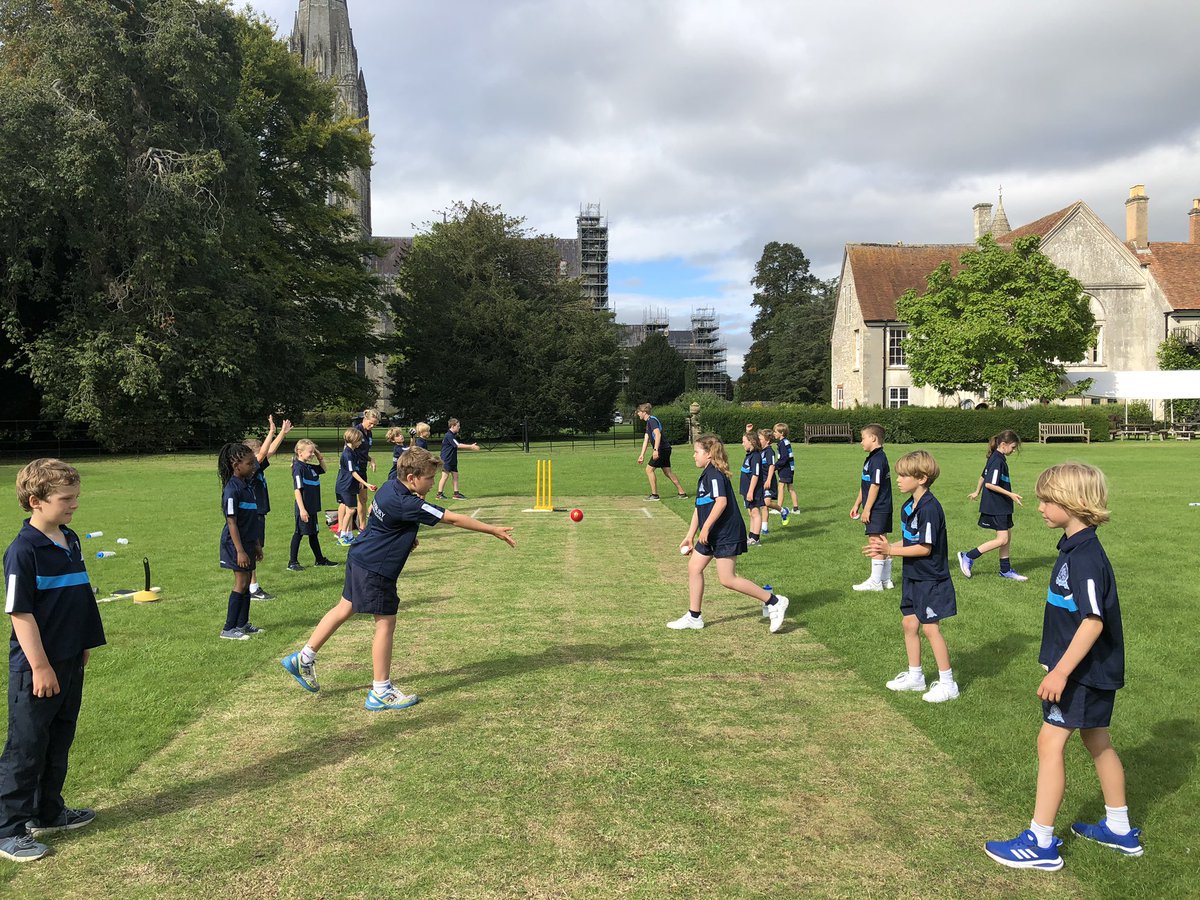 sport_scs's tweet photo. Looks like the heat got to Mrs Cooke and Mr Canon today! #cricketinthesun #chancetoshine #catcheswinmatches https://t.co/uUB8oOUsnC