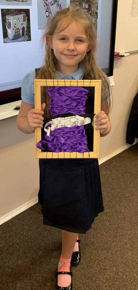 bramleyjuniorY4's tweet photo. This young lady was very proud of her first attempt at weaving and rightly so 🔆🌟🌟🌟 @BramleyJunior https://t.co/2dC9fW9Sc3