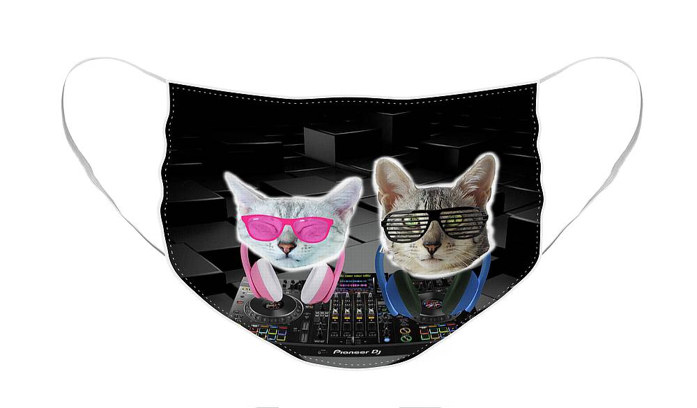 VictorCongionti's tweet photo. New #mask design complete 😹 #QuarantineLife #COVID #CatsOfTwitter #cats https://t.co/aufDyyq4F2