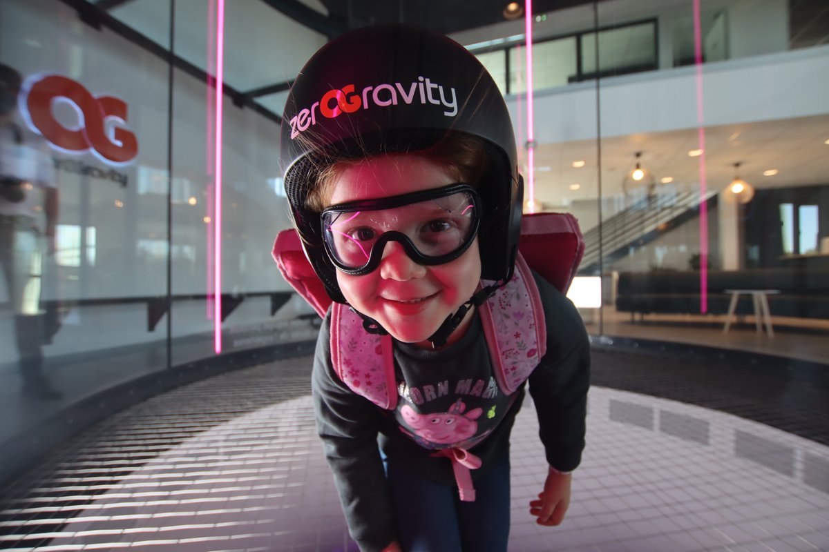 zerOGravity_86's tweet photo. On s'envole pour cette rentrée ? 🎒📚🖋
zerOGravity souhaite une très belle année aux petits et aux grands🤘
Venez décompresser en famille ou entre amis en vivant une expérience unique 🤩
#RentreeScolaire #RENTREE2020
#FlyFuturoscope #FuturOGravity #FlyOG🌪 https://t.co/OxSvfUzMpc
