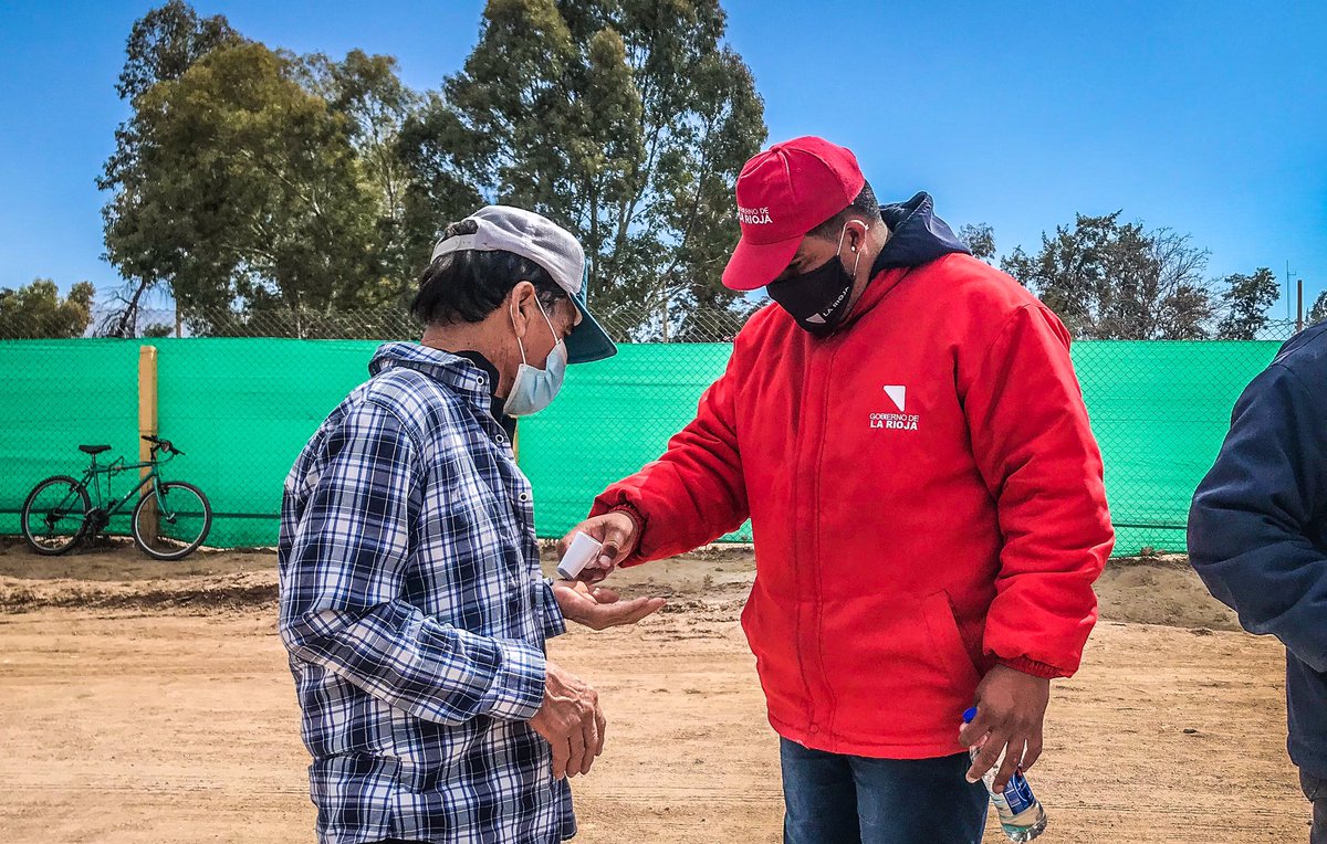 Sec_ReInst's tweet photo. Mediante estrictas medidas de bioseguridad colaboramos con el @GobDeLaRioja para cuidar la salud de trabajadores de la construcción https://t.co/UqrJaiuuQ9