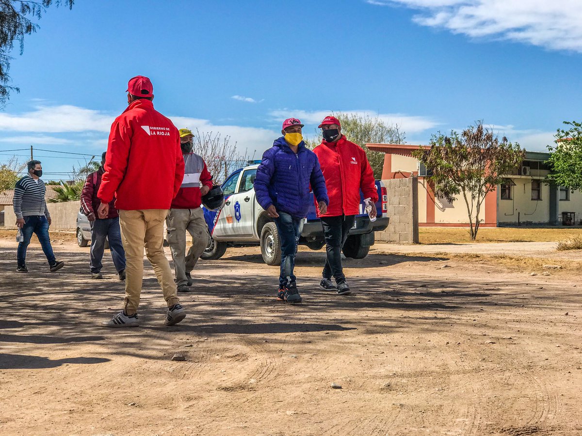 Sec_ReInst's tweet photo. Mediante estrictas medidas de bioseguridad colaboramos con el @GobDeLaRioja para cuidar la salud de trabajadores de la construcción https://t.co/UqrJaiuuQ9
