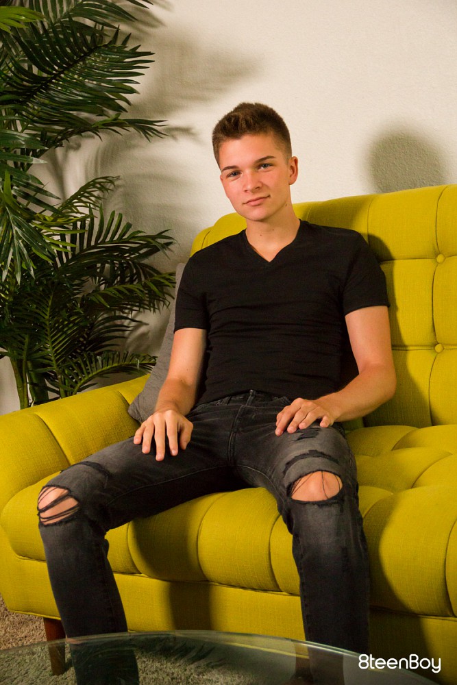 1 pic. Bubble butt Cali boy Taylor Coleman gives a porn perfect performance in his 'Solo Session' debut