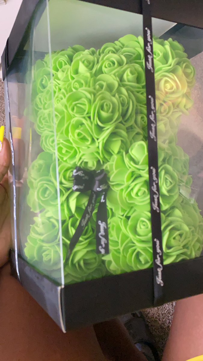 jayytakeflights's tweet image. I met a friend through a chat 3 years ago that knows how much my fav auntie meant to me and knew sept 1 marked two years that she’s been gone and my chat surprised me with a gift to my home i swear i appreciate this and it made me shed a few tears 😢💛 #ripfav #markmvp