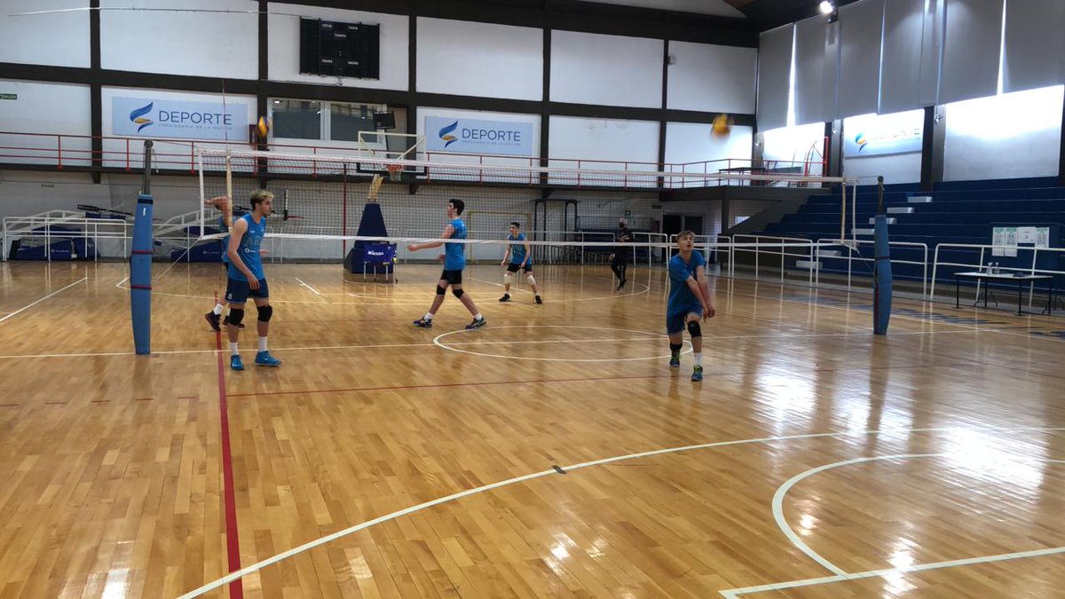 Voley_FeVA's tweet photo. #Volveralvoley

Jugadores Juveniles y Menores de la Selección Masculina comenzaron a entrenar en el CeNARD. 

#EstamosJuntos 

+ info 🌐 https://t.co/zim69Wwb5F https://t.co/lkdT1ltYgb