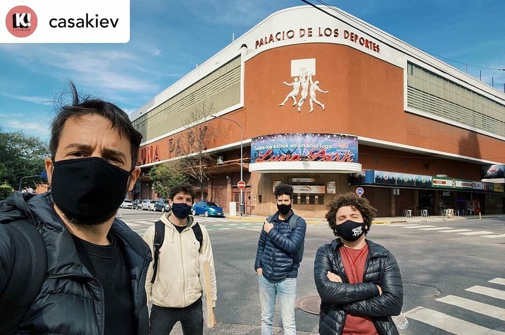 RuloGomezOK's tweet photo. Segunda jornada en el @lunaparkstadium, acompañando a @masvivotv y @laberisooficial en un show y un proyecto sin igual. Qué lindo que hayan confiado en nosotros para mostrarlo con una mirada diferente. #kievstyle https://t.co/L9h25Lok7I https://t.co/egjIjxsvA7