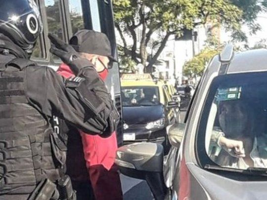 CarlosValdo2's tweet photo. @Florenciarietto Esto se logra cuando a las FFAA y FFSS se las RESPETA y se las DEFIENDE cuando hacen bien su trabajo. https://t.co/BeUdREZIyS