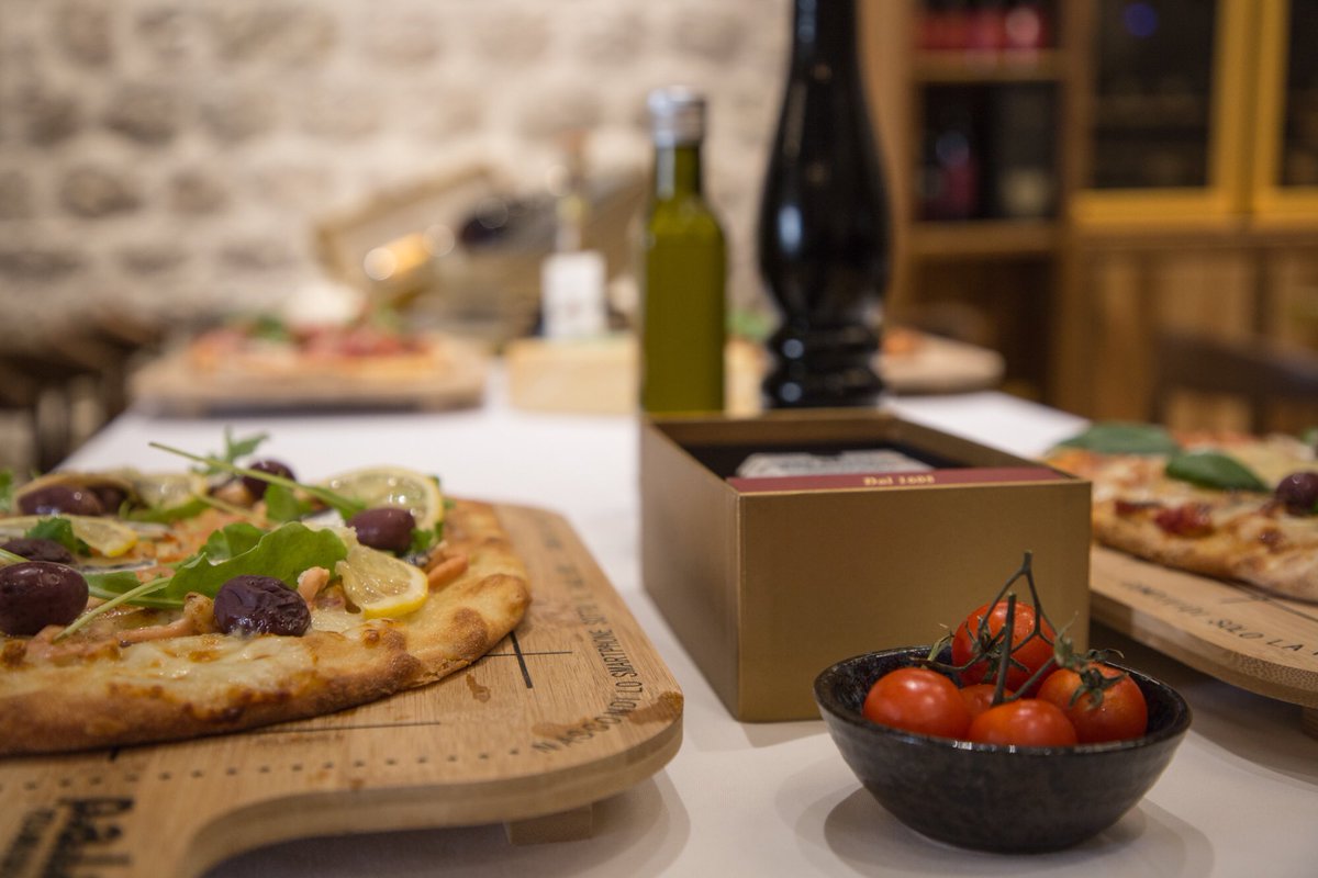 FDubrovnik's tweet photo. Spice up your taste buds with our menu. 😎 

https://t.co/NjJxe8AhES
📸 @ToursDubrovnik 

#forty4dubrovnik #fortyfourdubrovnik #stradun #dubrovnik #feeltheharmony #taste #food #restaurant #menu #dinnerideas #dinnertime https://t.co/a0GbcWidDD