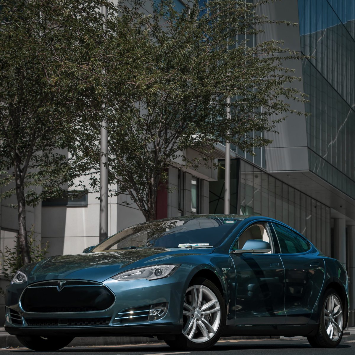 TeslaGo_Ireland's tweet photo. What some of the benefits of using #teslago as your Irish Ground Transfer Company? 
* We can help reduce your Carbon Goals if you use us instead of #uber or #freenow for your transfers..
* We are a 100% #irish Owned #business #tesla https://t.co/ExbMaRLv5w