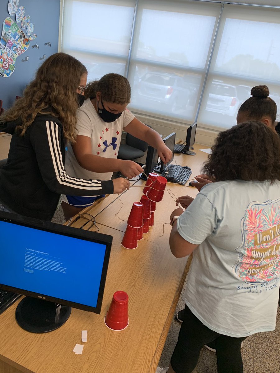 SCJHTIGERS's tweet photo. Today, in Ms. Akin’s yearbook class, students participated in team building to practice communication and working together. https://t.co/60RN3B16Nc