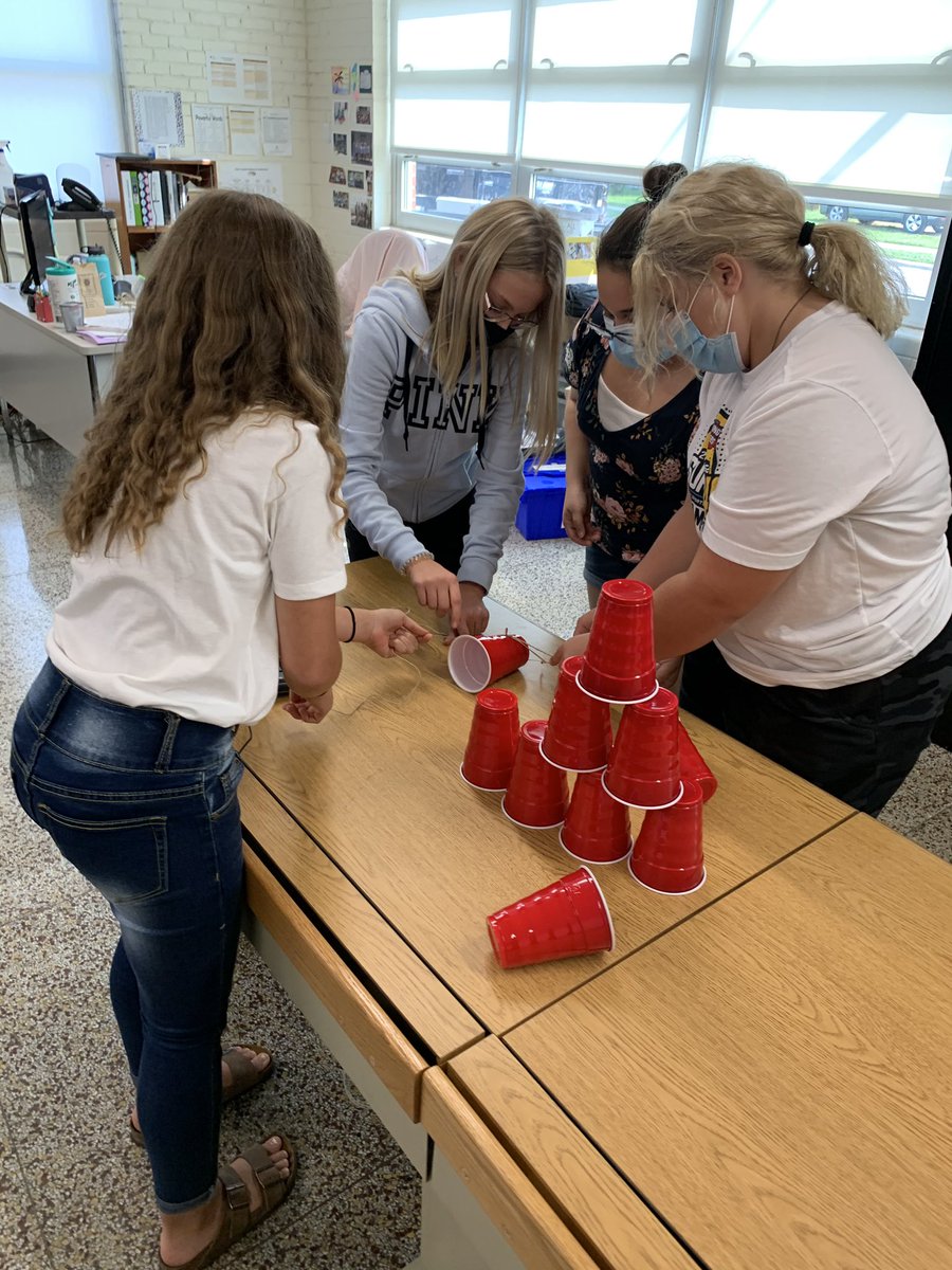 SCJHTIGERS's tweet photo. Today, in Ms. Akin’s yearbook class, students participated in team building to practice communication and working together. https://t.co/60RN3B16Nc