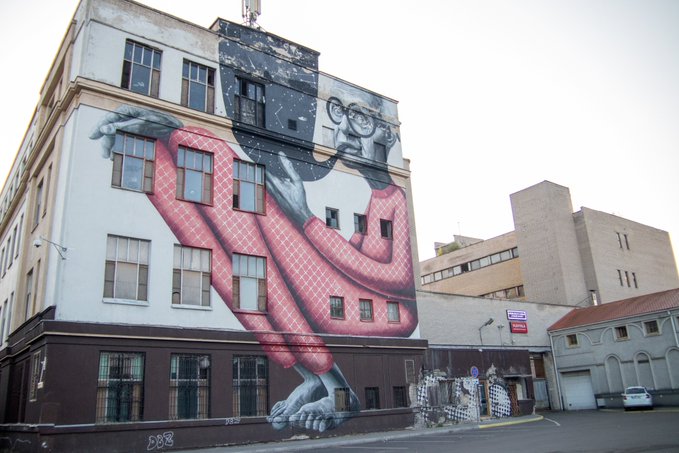 manusama1's tweet photo. Si te gusta el arte urbano, #Kaunas es una ciudad que tienes que visitar sí o sí. Sus calles universitarias esconden murales y #graffitis en cualquier rincón. También un secreto de lo más poético: el #SembradordeEstrellas ✨✨

Abro mini hilo 👇 https://t.co/nwfcrTUP5a