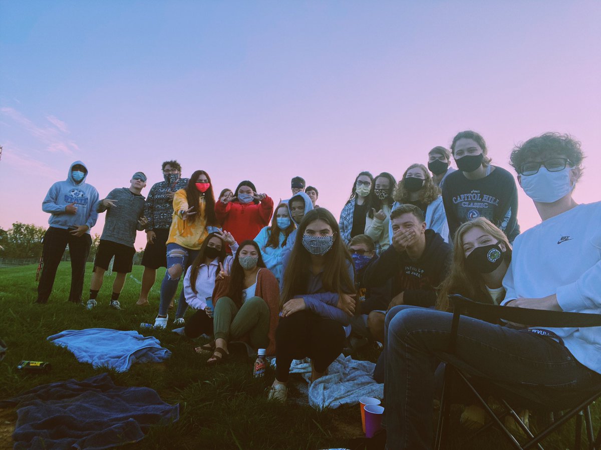 khadley1974's tweet photo. Kaitlyn and a group of her friends started their first day of senior year, at a senior sunrise! π
Praying this year is full of fun, lots of laughter and good health to all! ππ» #SeniorYear #HHS2021 #LastFirstDayOfHighSchool https://t.co/9C0f45S4gH