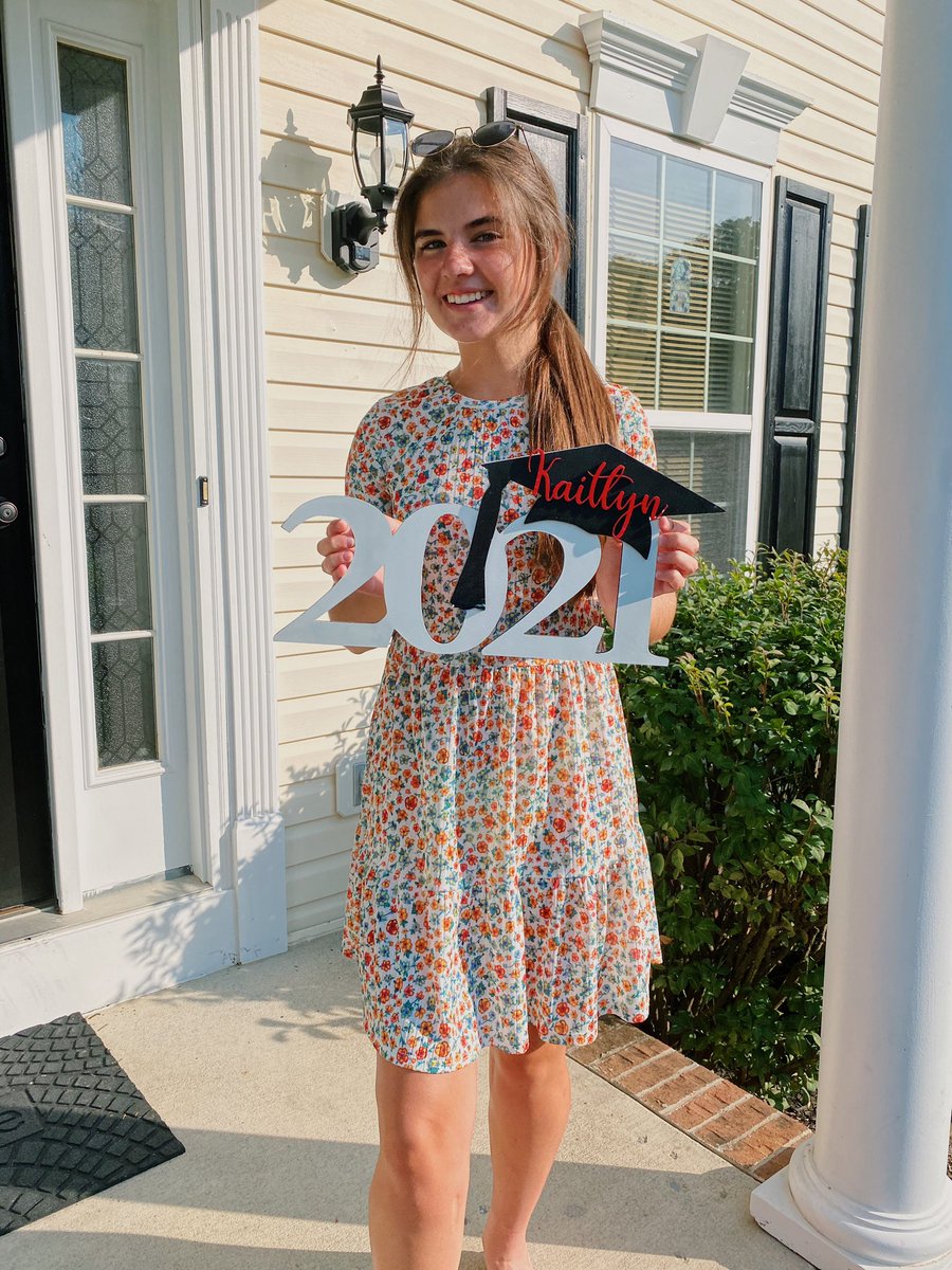 khadley1974's tweet photo. Kaitlyn and a group of her friends started their first day of senior year, at a senior sunrise! π
Praying this year is full of fun, lots of laughter and good health to all! ππ» #SeniorYear #HHS2021 #LastFirstDayOfHighSchool https://t.co/9C0f45S4gH