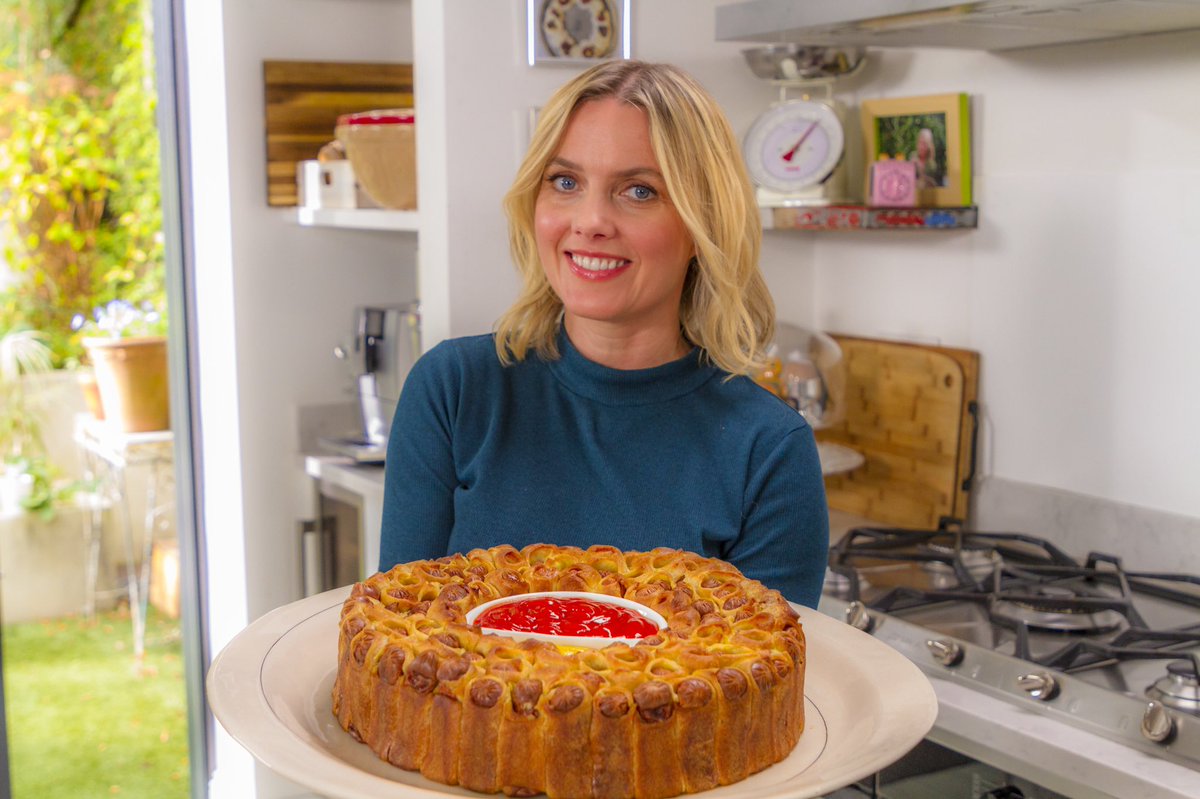 Kevenlaw's tweet photo. @welsh_squirrel It's pizza dough wrapped around hotdogs 🌭 and then baked in a ring😊 It's from a recipe by the awesome @JulietSear_ on her #BeautifulBaking show, Ep1 😊🤗😊 You can find it on the @ITV player or on catch up TV 😊 #EatWellForLess #Baking #TuesdayMotivation #TuesdayThoughts https://t.co/uhrs4IEYFz