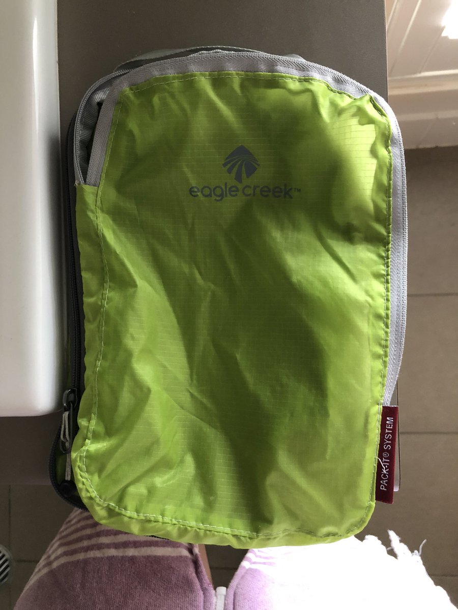 JessamyRoss's tweet photo. @eaglecreekgear making me spend $30 of my own money to return a faulty product I already spent $70 AUD on is just a dick move. When the cost of manufacture is maybe $1.50, you’re not going to replace the zip 🤷🏽‍♀️ 2/3 https://t.co/InUYTECmyF