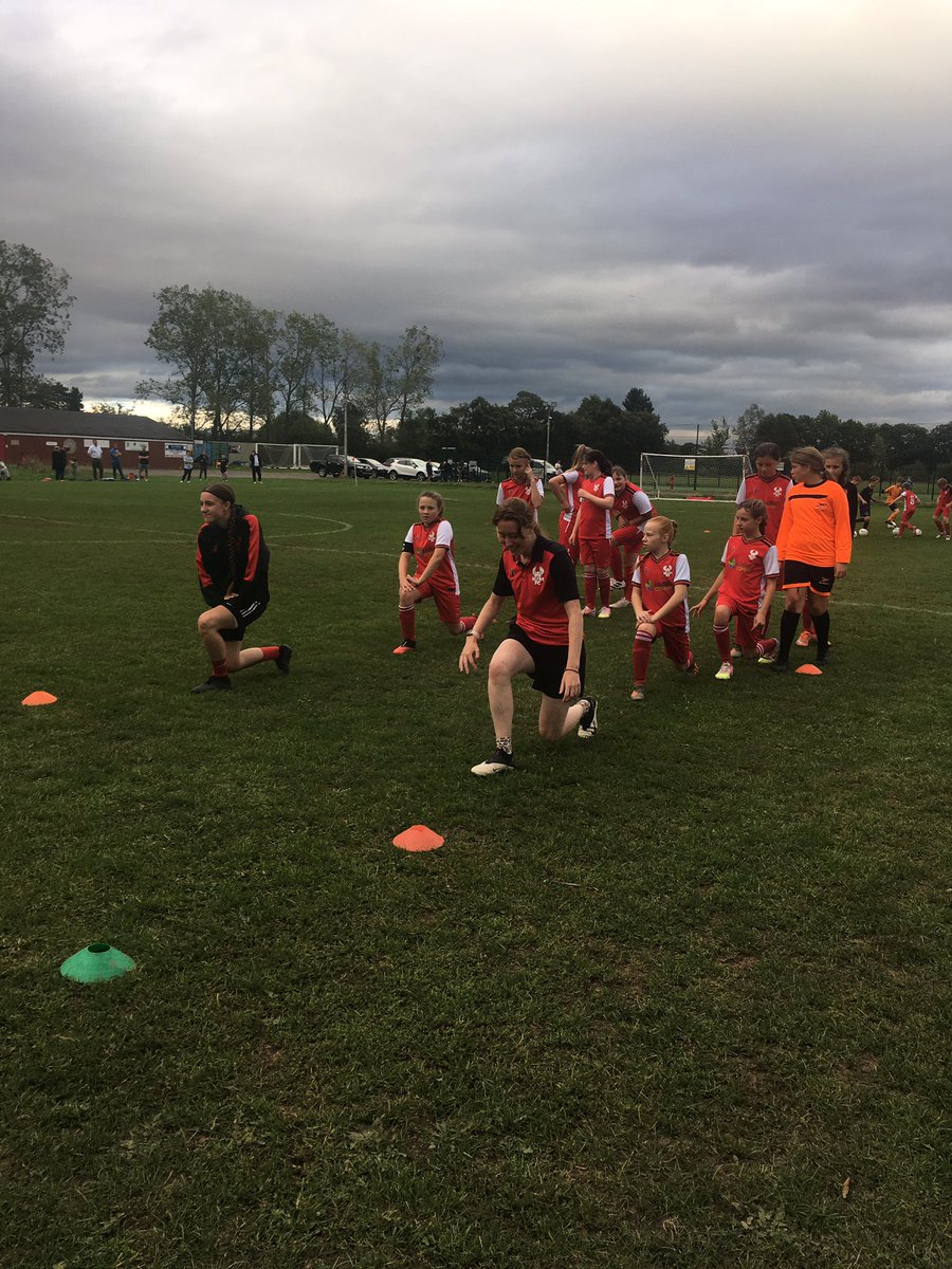 SHFootballCoach's tweet photo. Fantastic experience for the U12’s to have @harriersacademy and @khfcladies players @TillyPearson4 and @Charlot17665624 doing their pre match warm up and giving the girls positional and match advice. The girls loved it, thank you! @Tonksilitis @BRHodge50 @FriesNo3 https://t.co/0pZpsXIzJf