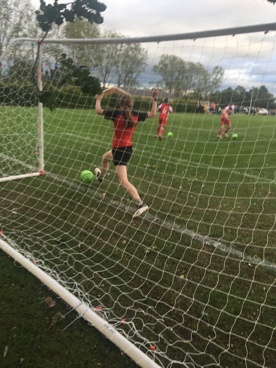 SHFootballCoach's tweet photo. Fantastic experience for the U12’s to have @harriersacademy and @khfcladies players @TillyPearson4 and @Charlot17665624 doing their pre match warm up and giving the girls positional and match advice. The girls loved it, thank you! @Tonksilitis @BRHodge50 @FriesNo3 https://t.co/0pZpsXIzJf
