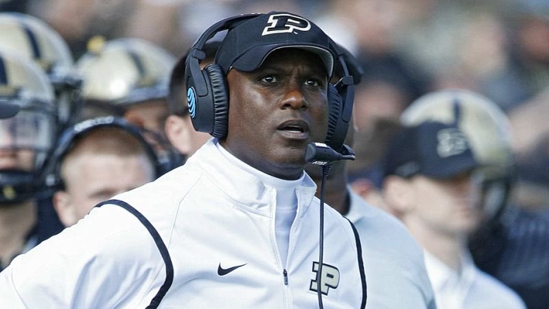 HailLeroy's tweet photo. @edsbs I don’t think he ever figured out the headset, so maybe I could eek out a close one against Indiana State https://t.co/wbFIXb60qY