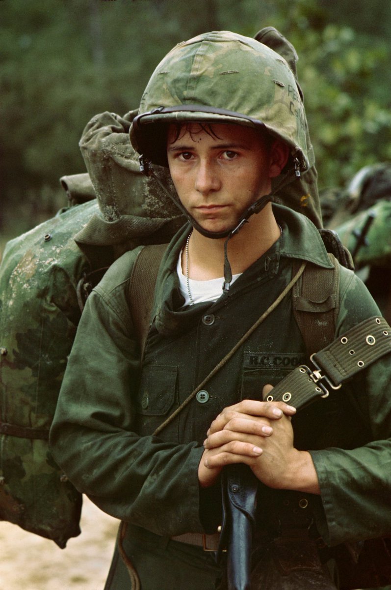 Erikhistorian's tweet photo. Sad news. Richard Coggins, the young marine from the 3rd Bn 9th Marines whose (now famous) picture was taken on 8 Mar 65, has passed. He and his daughter in law became a part of my FB group VietnamWarHistoryOrg. Semper Fi Sir- our nation is grateful for your service. #VietnamWar https://t.co/8hq8LuceM4