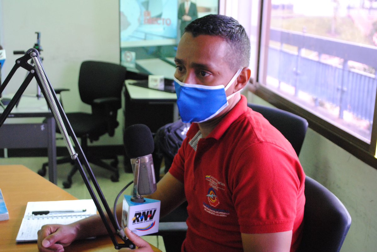 #8Sep || Gracias a nuestros invitados del día de hoy Licenciada 
<a href="/taniapsuv/">Tania Valentina Díaz</a>
 y Licenciado 
@ArguelloYepfri
 por su especial participación en el programa educativo, cultural y entretenido de 
<a href="/charlychaves/">Charly Rojas Chaves</a> 
 #ConLasManosEnLaTiza 🎤📻
#SolidaridadEntreLosPueblos
<a href="/FreddyBernal/">Freddy Bernal</a>