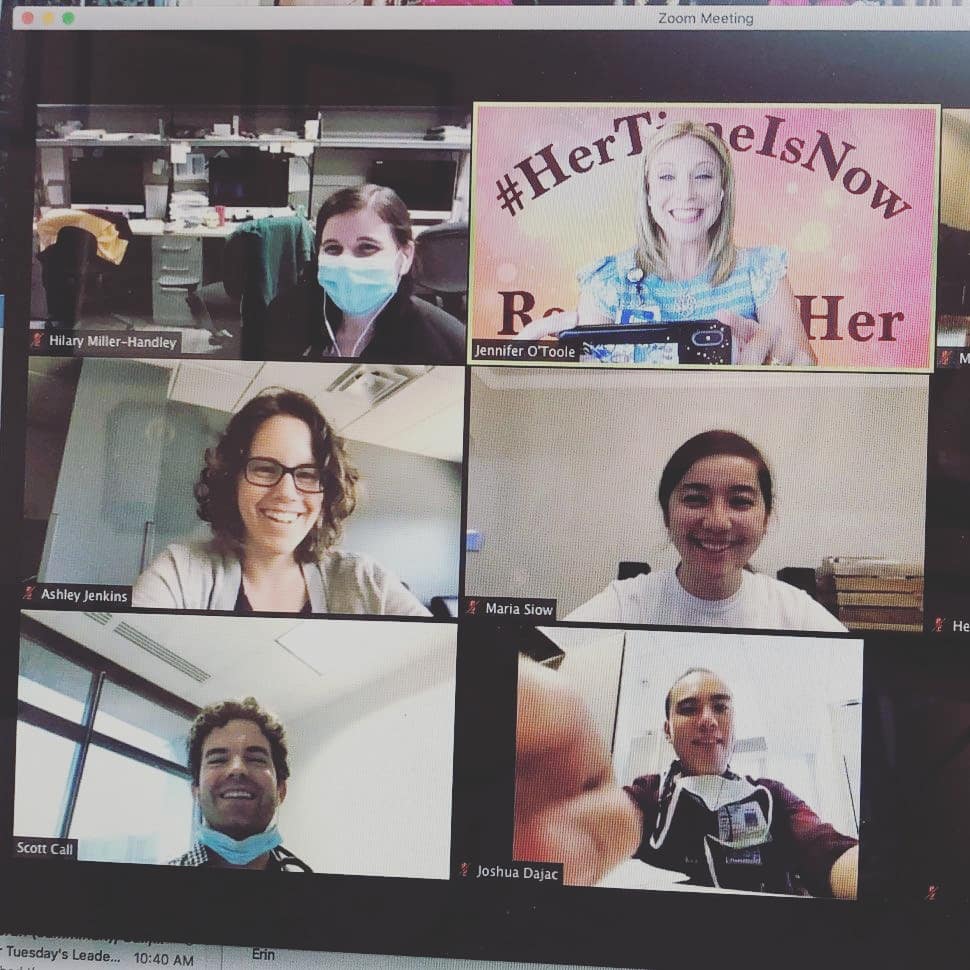 CincyMedPeds's tweet photo. Career fair or extended family reunion? Our alum showed out in DROVES for a virtual advice panel and gave our residents some 🔥 tips on finding fulfilling #medpeds careers.  #medpeds2021 https://t.co/DMS0iIwonH