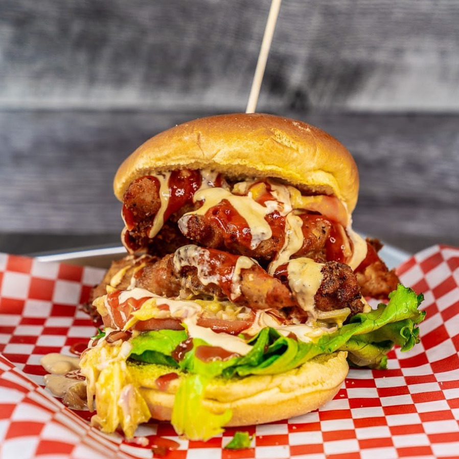 What Narcity said "You Can Get #Burgers The Size Of Your Head" And yes its #Halal The Bullger Burger &amp; Steak bit.ly/bbsteak-zb