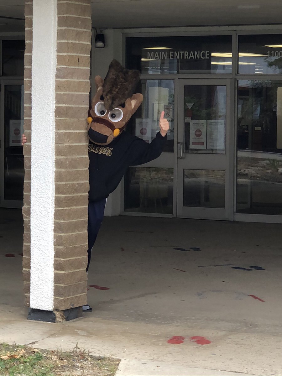 SCCHS_Comp's tweet photo. Gr 11 Registration Sept. 9th at 9:00 for A-L Students. Gr 11 M-Z at 1:00. Students must enter using the Main Entrance. #SCCHS https://t.co/e5RkdMwshn