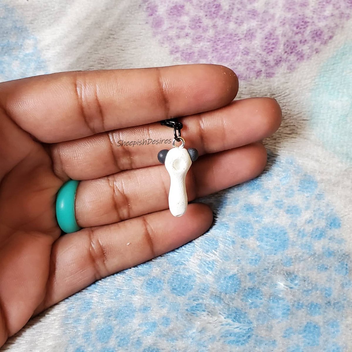 SheepishDesires's tweet photo. Panda Panda Papanda 🐼 

I made a Panda Pipe 💨

Since I can "pack" bowls at a later time I made this one "unpacked" to see how it would look and I am in love 😍 I'll definitely be making more panda pipes 🖤🤍 https://t.co/u67ZJP1wQE