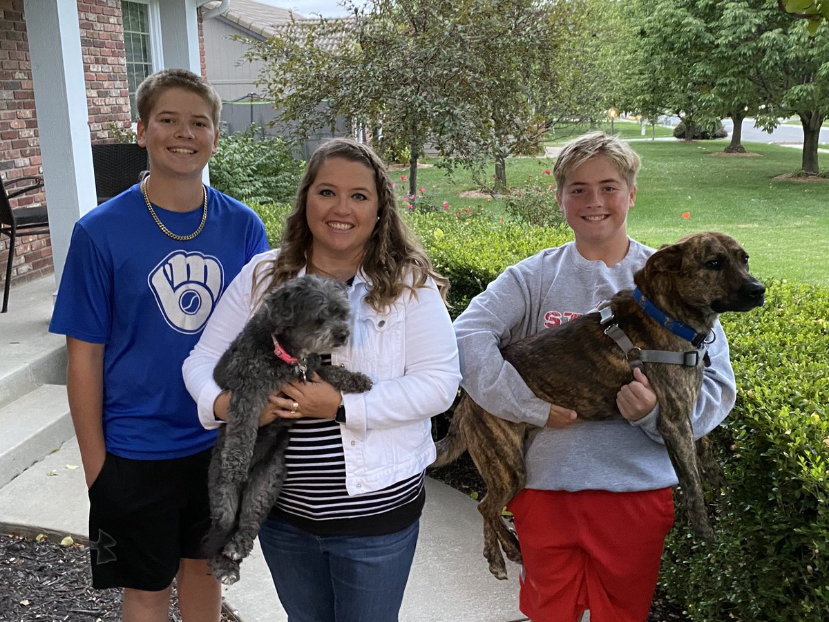 DJBrucks's tweet photo. 🍎 First Day of School 2020-2021 🍎

💚 John is 10th grade at FSHS
💙 Nick is 8th grade at WMS
🍎Mom starts year 23 as a teacher!

#firstdayin497 https://t.co/ytifmqsObM