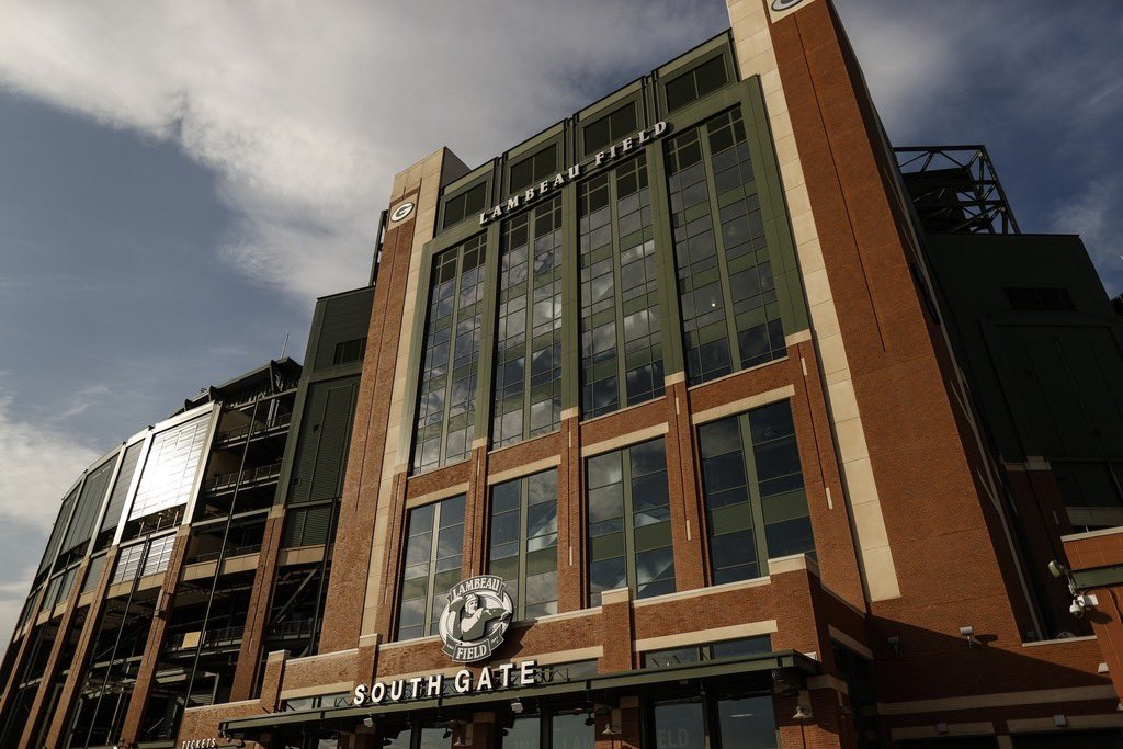 LambeauField's tweet photo. We know we’re ready, are you?? 🔜🏈 https://t.co/uzIISPsCwq