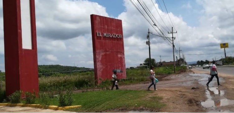 CosaPublica2's tweet photo. Compartimos la entrevista con Alan Carmona de @unsaltodevidaac sobre las medidas cautelares que emitió la @CEDHJ por queja vs Fracc. El Mirador / https://t.co/uBDyylxXM0 | Por @RadioUdeG 104.3 FM 📻 https://t.co/8cOjG9AEw2