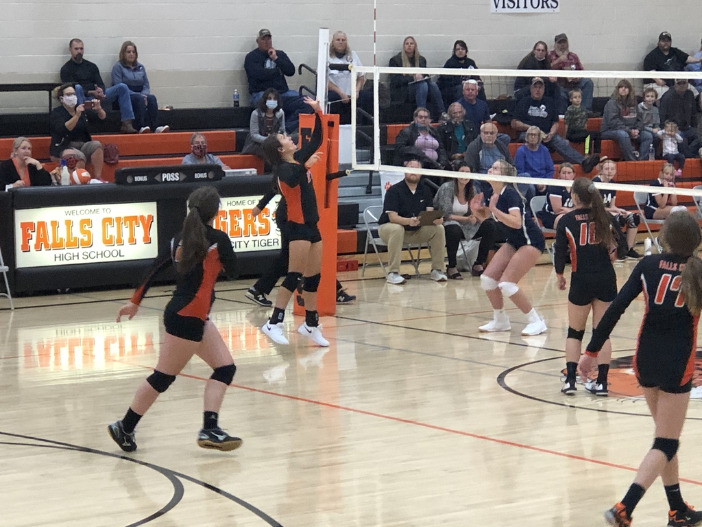 FallsCityPS's tweet photo. Falls City middle school volleyball taking on HTRS Titans.  Good luck!
#msvb #compete #FCPublic https://t.co/ATEgjl7r04