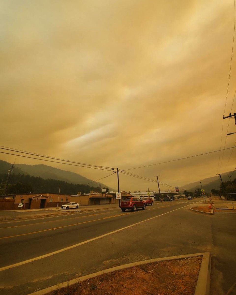 HumCoSO's tweet image. Smoke conditions in Northeast #Humboldt today from the #RedSalmonComplex Fire. First photo taken at the dozer line this afternoon.
#Sheriff #wildfire #smoke #airquality #norcal #northerncalifornia #humboldtcounty