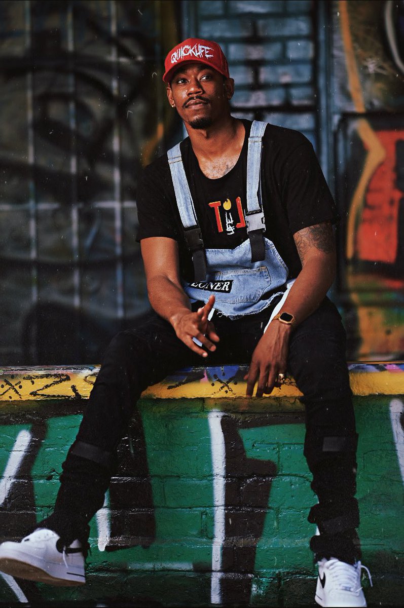 quickthrift304's tweet photo. “LIFE IS LIT, ONLY WHEN YOU DONT CATER ANY S***T‼️💪🏾❤️ LIFE LIT TEE’s AVAILABLE ONLINE!
#customtshirt #lit #lifelit #litlife #quicklife #thrift #streetwear #phoenixstreetwear #phoenixfashionweek #nike #customnike #follow 📸🐐- Lamar Ballinger https://t.co/9wMgxC2oXI