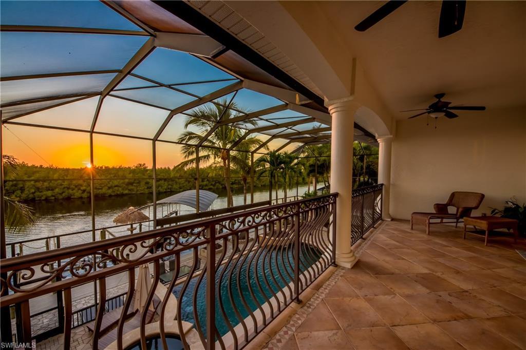 RoyalShellFL's tweet photo. This photo doesn't do this Cape Coral home justice. It looks even more like paradise in person! #RoyalShellStyle
https://t.co/NW4fy8EMF4 https://t.co/hFBvWprciL