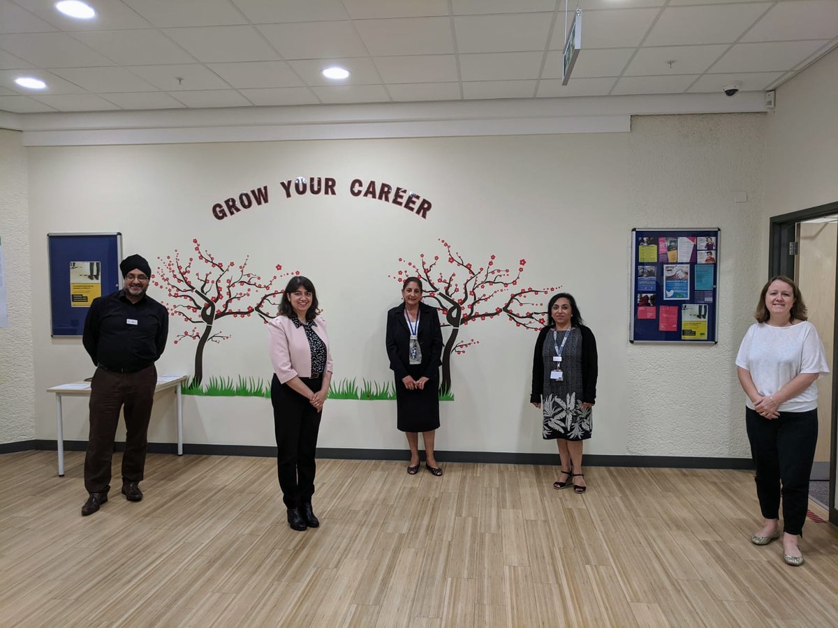 SeemaMalhotra1's tweet photo. Thankyou Hounslow JCP for my visit today to discuss Kickstart, employment support and back to work programmes. We know how hard your teams are working, and to help have support in place for those with special needs or disabilities, or no access to IT. 1/2 https://t.co/8bvChu1PMM