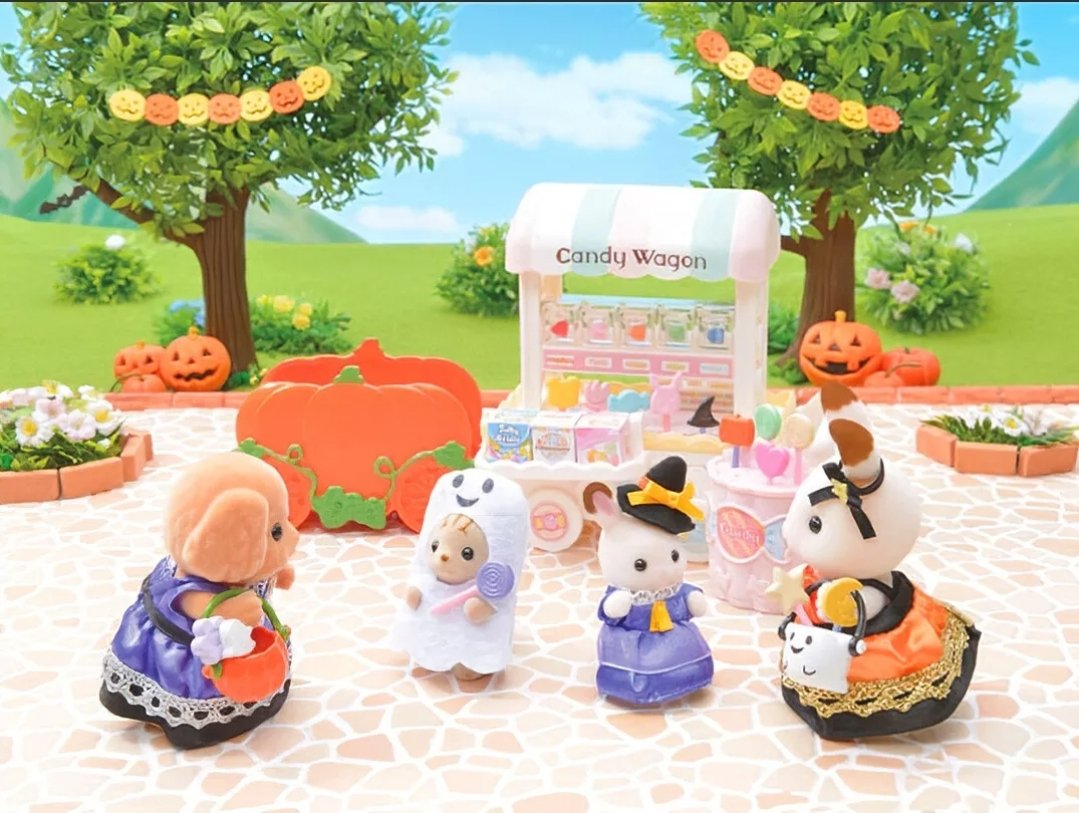 gothlaurapalmer's tweet photo. calico critters halloween 🥺 https://t.co/hpvCgLJGd4