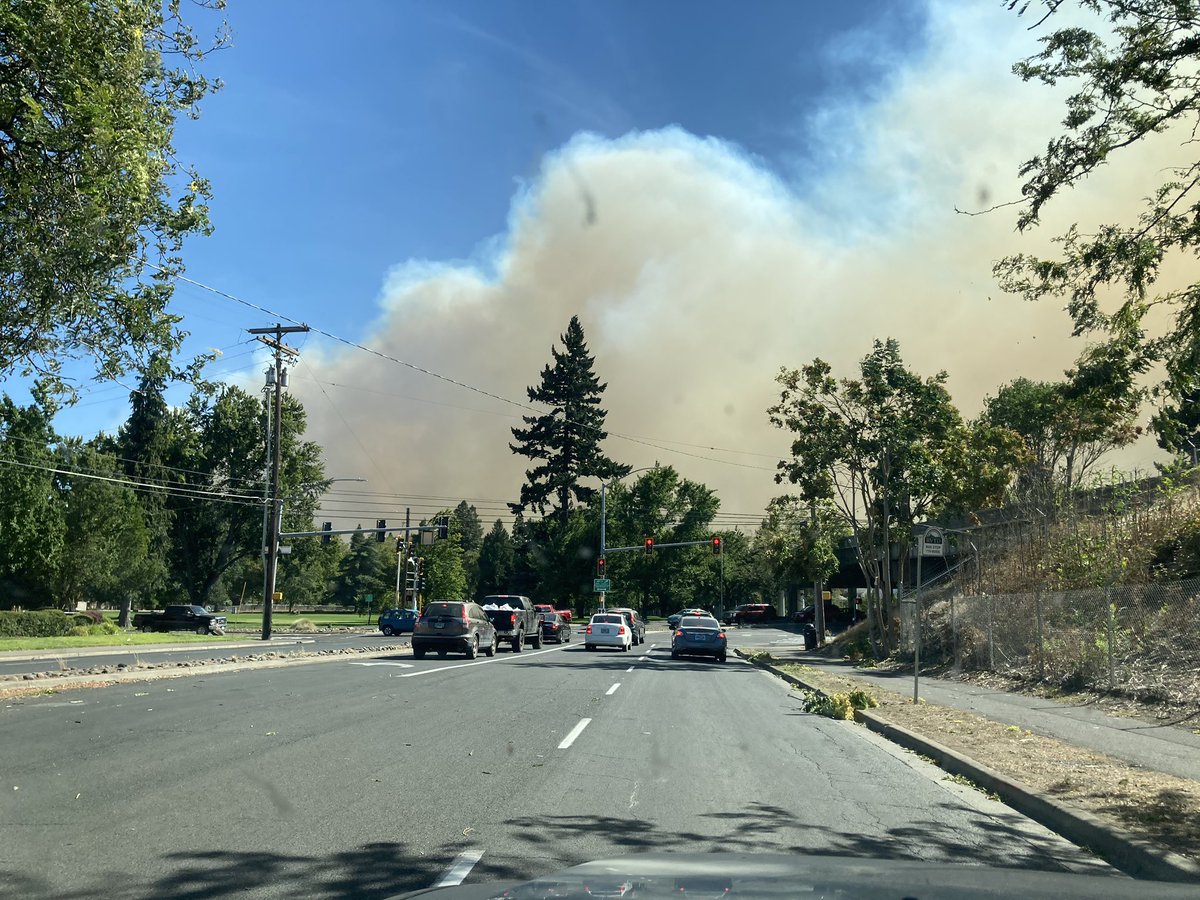 KOBITV's tweet photo. Taken near Hawthorne Park in Medford. A look at the smoke people can see downtown. https://t.co/wR3PbOaLpn