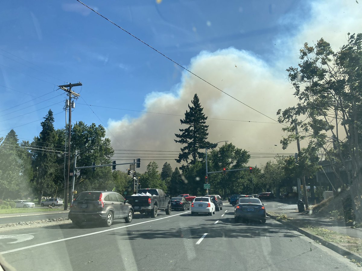 KOBITV's tweet photo. Taken near Hawthorne Park in Medford. A look at the smoke people can see downtown. https://t.co/wR3PbOaLpn