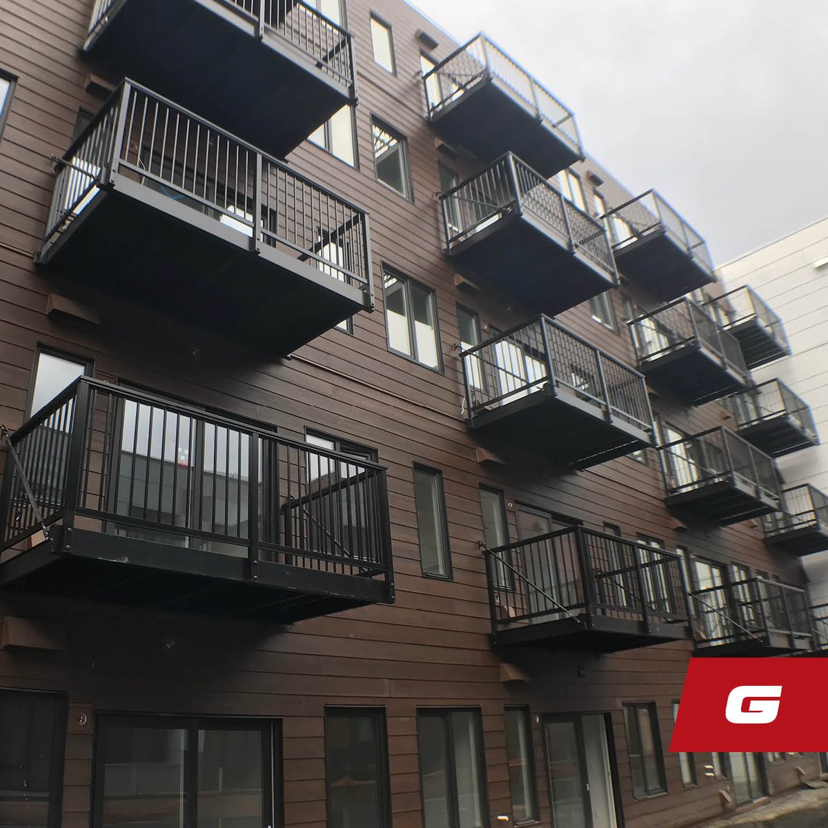 GrahamBuilds's tweet photo. Only finishing work remains at Alexan Central Park in #Redmond WA. Appliances are at L7 &amp; moving down &amp; flooring is going on at L2. Currently working on  underground utilities &amp; some last minute finish changes from the client. #buildingtogether #projectupdate https://t.co/Cpz8jFcFc2