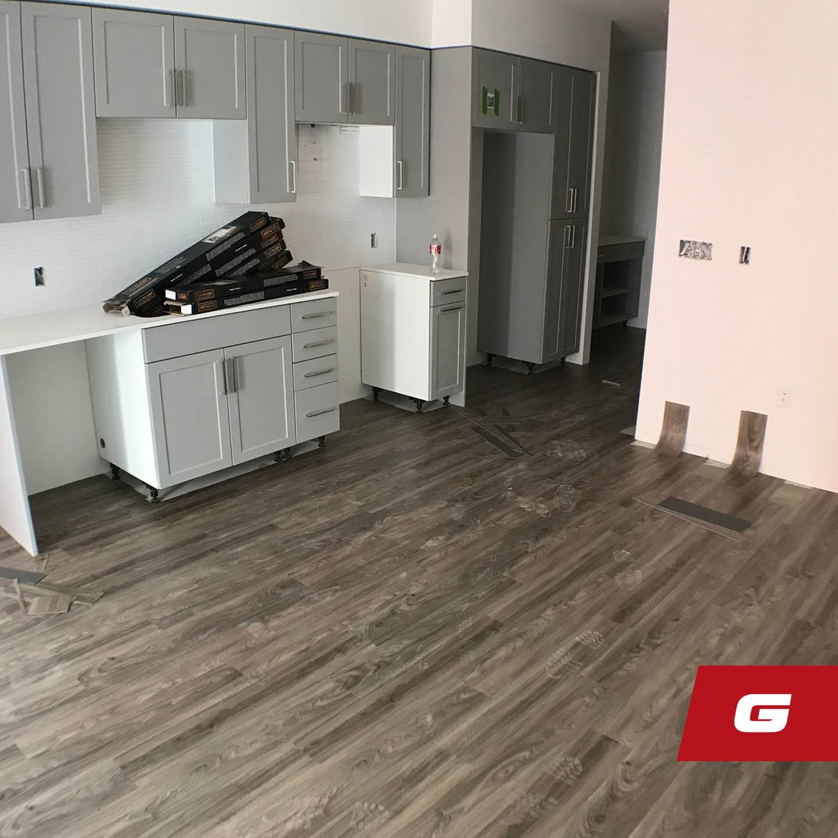 GrahamBuilds's tweet photo. Only finishing work remains at Alexan Central Park in #Redmond WA. Appliances are at L7 &amp; moving down &amp; flooring is going on at L2. Currently working on  underground utilities &amp; some last minute finish changes from the client. #buildingtogether #projectupdate https://t.co/Cpz8jFcFc2