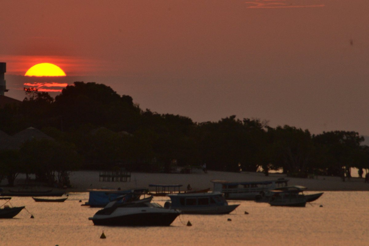 advkovalski's tweet photo. Os encantos e as maravilhas do pór do sol na Praia de Alter do Chão, o “Caribe da Amazônia”.
_
Um lugar mágico, localizado às margens do rio Tapajós, poucos km de Itaituba 🌅🏖💛
_
#cidadepepita #sunsetphotography #sunsetbrasil #praiasbrasileiras #amazonianforest #alterdochao https://t.co/nXGzldaHCi